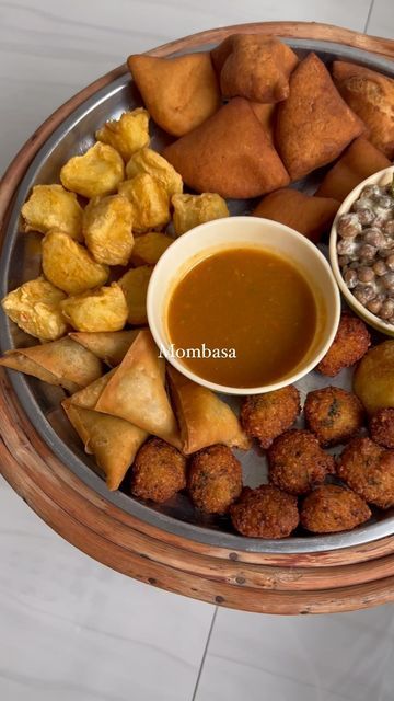 n6.5 on Instagram: "Swahili breakfast from @mombasa_food 🤤🤤🤤" West Indian Food Caribbean, Swahili Food Kenya, Swahili Breakfast, Somali Food Recipes, Mombasa Food, Somali Breakfast, Malian Food, Mali Food, East African Food