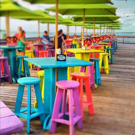 Cafe Outside Design Ideas, Outdoor Restaurant Patio Design, Ice Cream Shop Wall Design, Beach Bar Ideas, Beach Shop Design, Cute Cafe Design, Beach Cafe Interior, Beach Bar Decoration, Beach Cafe Design