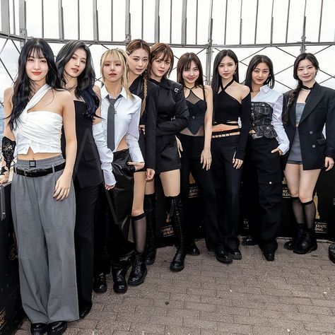 Twice Hare Hare Outfits, Set Me Free Twice Outfit, Twice Concert Outfit, Black Pants Outfit, Kpop Concert Outfit, Icons Iq, Concert Fits, Set Me Free, All Black Outfit