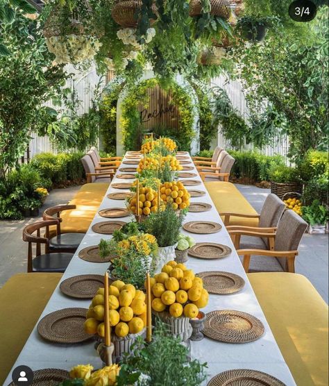 Lemon Tablescape, Lemon Themed Wedding, Spring Dinners, Italian Bridal Showers, Italian Themed Parties, Italian Dinner Party, Decoration Birthday Party, Italian Theme, Citrus Wedding