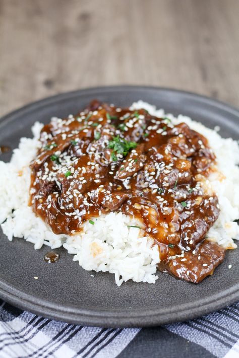 20 minute Sticky Mongolian Beef Sticky Beef, Mongolian Beef Recipe, Beef Steaks, Mongolian Beef Recipes, Asian Beef, Beef Strips, Mongolian Beef, 20 Minute Recipes, Beef Recipe