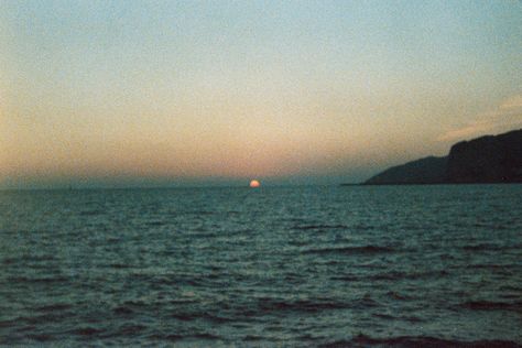 #analog #photography #35mm #sunset #beach #spain #kodak Film Photography Sunset, 33mm Film Photography, Beach Film Photography 35mm, Sky Film Photography, Film Photography 35mm Wallpaper, Beach 35mm, Beach Spain, Vintage Film Photography, Beaches Film