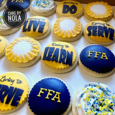 I do love my FFA girl…#cookiedecorating #fondantcookies #instacookie #cookiesofinstagram #decoratedsugarcookies #cookiestagram #marshmallowfondant #buttercreamcookies #decoratedcookies #ffa #ffacookies #southholtffa Ffa Cookies Decorated, Ffa Treats, Ffa Graduation Party Ideas, Ffa Cupcakes, Ffa Cookies, Ffa Banquet Ideas, Ffa Banquet Decorations, Ffa Fundraiser, Ffa Scrapbook