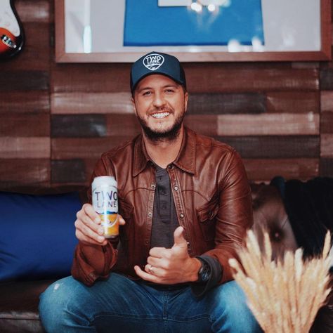 Luke Bryan Family, Luke Bryan Fan, Luke Bryan Pictures, Luke Bryan, Country Singers, Music Is, Country Music, Two By Two, Beer