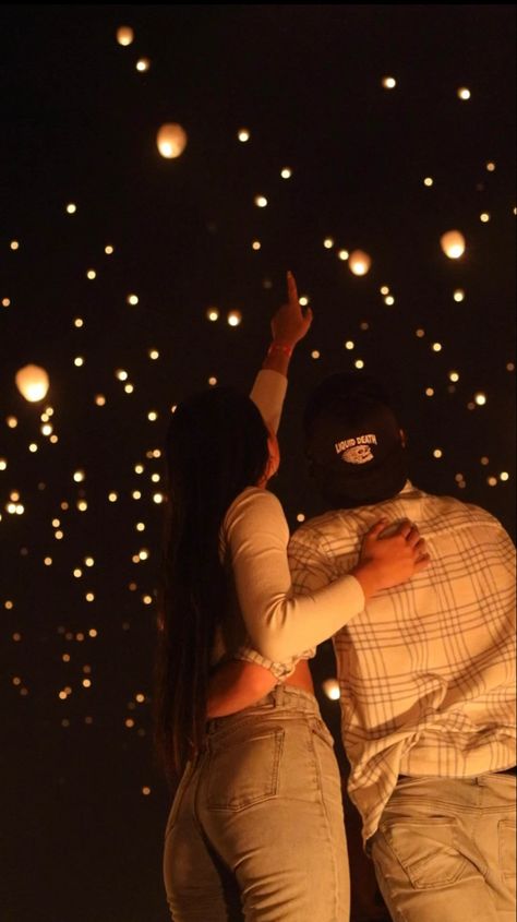 Latern Festival Proposal, Floating Lantern Proposal, Lantern Festival Proposal, Outing Pics, Floating Lantern Festival, Wedding Proposal Ideas Engagement, Cute Proposal Ideas, Tangled Wedding, Couple Wallpaper Relationships