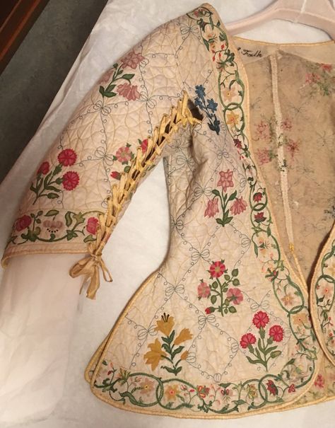 Helen Persson  @helenb_persson  Came across this beauty @nordiskamuseet   Lovely  English #embroidery maybe late 17th century while garment appears to have been altered sometime perhaps early 18th century. Strong colours and good condition. 18th Century England, Historical Embroidery, Fashion Terminology, Bunny Food, English Embroidery, Pirate Dress, Historic Fashion, Antique Embroidery, Floral Embroidery Patterns