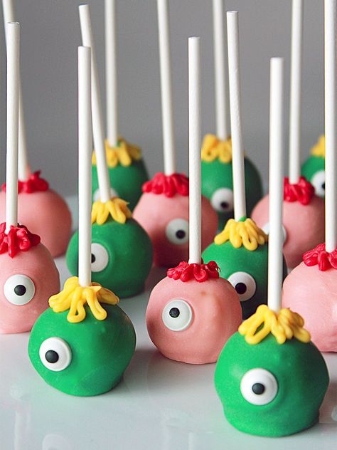 Halloween cake pop idea Halloween Monster Cake, Chocolate Party Ideas, Homemade Halloween Candy, Monster Cake Pops, Halloween Candy Recipes, Halloween Pumpkin Ideas, Halloween Deserts, Easy Costume Ideas, Cake Pops Recipe