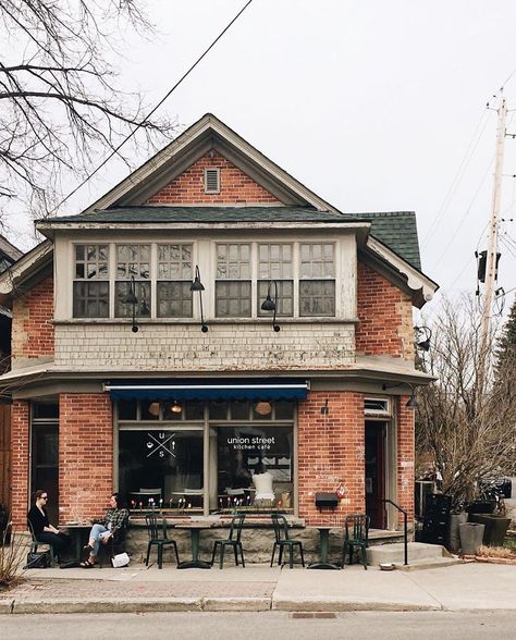 Cute Coffee Shop Exterior, Cafe Apartment Exterior, Modern Coffee Shop Exterior, Apartment Above Store, Cafe Aesthetic Exterior, Coffee House Exterior, Aesthetic Cafe Exterior, Facade Aesthetic, Coffee Shop Facade