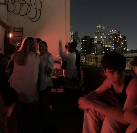 Apartment Party Aesthetic, Couple Music, Dr Ideas, Rich Wealthy, Romance Couple, Uni Life, Nyc Life, Night Vibes