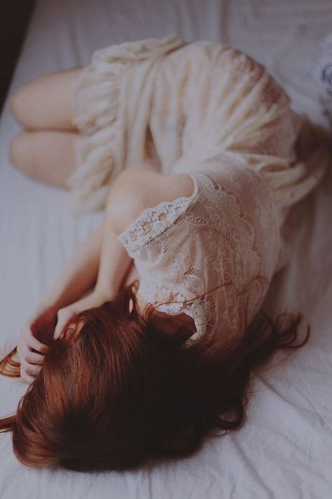 Fantasy Play, Sleeping Women, Woman In White, Yennefer Of Vengerberg, 사진 촬영 포즈, House Photography, Healthy Lifestyle Motivation, Female Portraits, 인물 사진