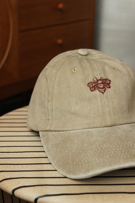 Hand Embroidery Cap, Embroidered Hat Diy, Embroidered Baseball Hat, Cm Studio, Beige Baseball Cap, Beige Cap, Red Bee, Embroidery Hats, Embroidery Hat