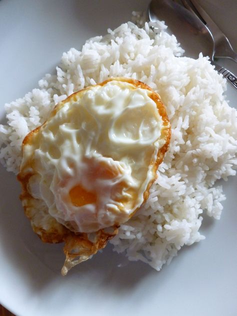 simply meal for me.  white rice with fried egg. Scrambled Eggs With Rice, Rice And Boiled Egg, White Rice And Eggs, Egg With Rice, White Rice Dishes, Rice And Milk, Rice Breakfast Recipes, Egg And Rice, Rice And Eggs