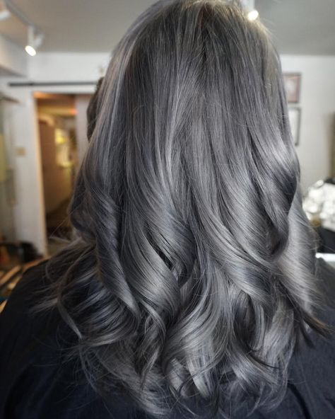 “S T E E L G R E Y *** Fanola formula is up on link in BIO **** @deseraytee” Boliage Hair, Ash Gray Hair Color, Extreme Hair Colors, Charcoal Hair, Lovely Hairstyles, Dark Grey Hair, Silver Hair Color, Silver Grey Hair, Extreme Hair