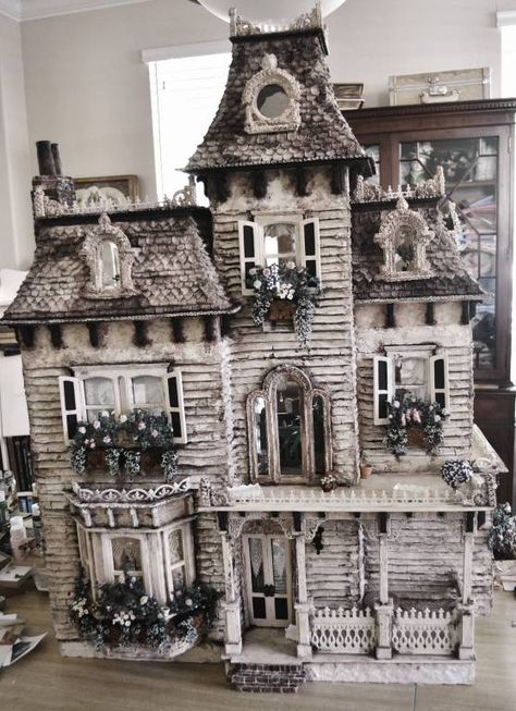 trim added - WyckedWood Beacon Hill~The Sea Hag~ - Gallery - The Greenleaf Miniature Community Haunted Miniatures, Sea Hag, Halloween Dollhouse, Halloween Houses, Miniature Dollhouses, Haunted House Diy, Dollhouse Halloween, Haunted Doll, Casa Halloween