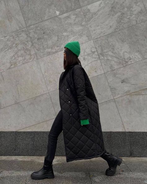 Mode Dope, Ootd Autumn, Long Quilted Coat, Moodboard Inspo, Outfit Tips, Aesthetic Green, Woman Suit Fashion, Oversized Coat, Urban Chic