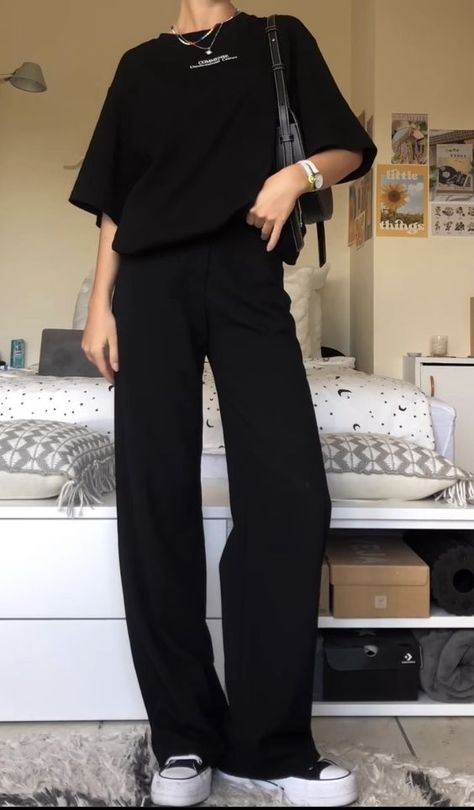 Black Pants And Black Top Outfit, Black Ribbed Pants Outfit, Lazy Chic Outfit, Shapeless Outfit, Black Trousers Outfit Summer, Black Bootcut Pants Outfit, Study Outfit College, Causal Outfits 2024, Black Wide Pants Outfit