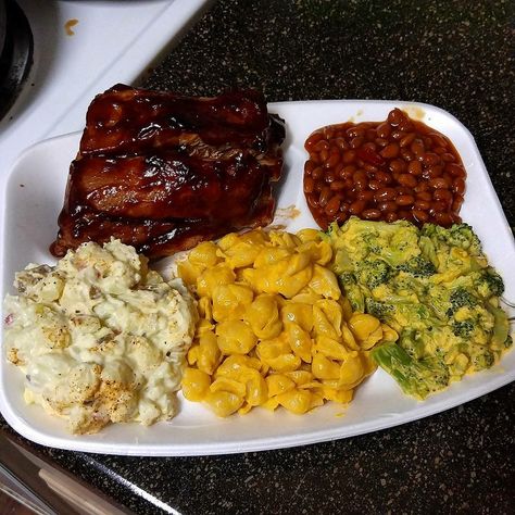 Southern Plates Southern Food Plate, Southern Soul Food Plates, Soul Food Sunday Dinner Ideas, Sunday Dinner Ideas Soul Food, Soul Food Plates, Soul Food Sunday, Southern Meals, Dinner Sunday, Dinner Ideas Soul Food