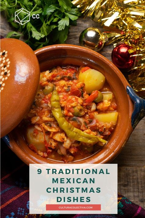 Take a look at the feast of delicacies that make of every Mexican Christmas celebration a unique party like no other in the world. Mexican Food For Christmas Dinner, Authentic Mexican Christmas Food, Mexican Christmas Food Ideas, Christmas Dinner Mexican, Mexican Theme Christmas Party, Mexican Christmas Dishes, Mexican Holiday Food, Traditional Mexican Christmas Dinner, Mexican Christmas Dinner Ideas