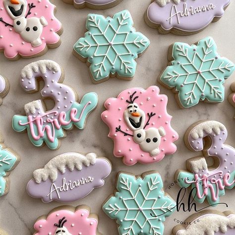 Frozen Cookies Birthday, Frozen Sugar Cookies Disney, Frozen Cookies Decorated, Frozen Birthday Cookies, Frozen Sugar Cookies, Frozen Cookies Disney, Winter Cookies Decorated, Elsa Theme, Cookies Frozen