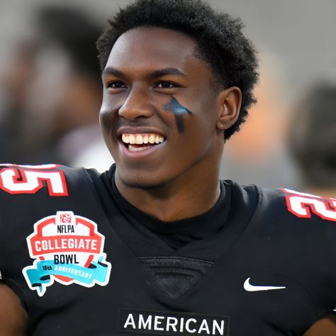 DaRon Bland (Footballer) Wiki, Age, Height, Weight, Biography, Family, Career, Net ... Read more The post DaRon Bland (Footballer) Wiki, Height, Biography, Age, Weight, Career, Position and More appeared first on Wiki Sports Bio. Daron Bland Dallas Cowboys, Youth Football, American Football Players, Football Program, Professional Football, Nfl Draft, National Football League, California State, Football League