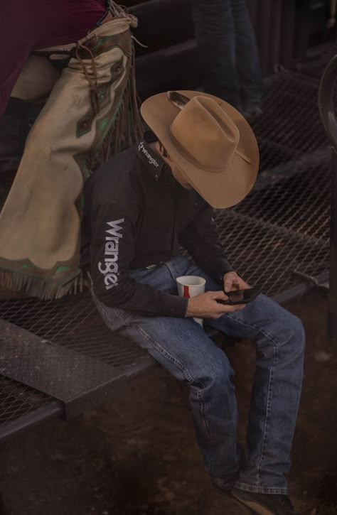 Farmer Boy Aesthetic, Brunette Cowboy, Country Boyfriend Aesthetic, Cowboy Aesthetic Men, Cowboys Aesthetic, Country Boy Aesthetic, Cowboy Attire, Pbr Bull Riding, Country Man