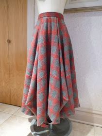 Skirt From Tablecloth, Tablecloth Patterns Sewing, Tablecloth Skirt Diy, Blanket Skirt Diy, Plaid Skirt Pattern, Square Skirt Pattern, Free Skirt Patterns For Women, Tablecloth Skirt, Scottish Games