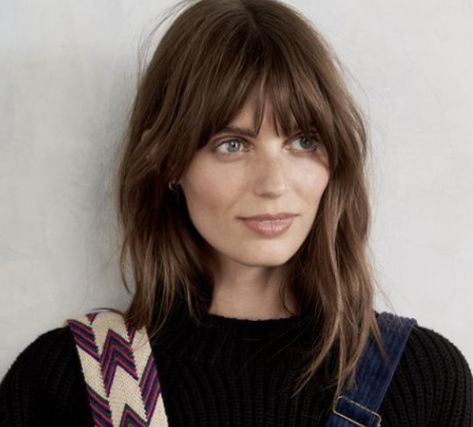 One Length With Bangs, 70s French Hair, Bangs Straight Fine Hair, Medium Length French Hair, French Hair With Bangs, Bob Fine Hair Bangs, Long Bob Fringe Hairstyles, Alexa Chung Hair Bangs, French Bangs Long Hair Brunette