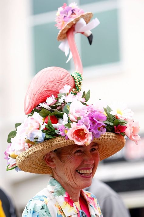 LOUISVILLE, KY - MAY 03:  A race fan stands in the Paddock area durinng the 134th running of the Kentucky Derby on May 3, 2008 at Churchill Downs in Louisville, Kentucky.  (Photo by Jamie Squire/Getty Images) Crazy Kentucky Derby Hats, Making Snowman, Halloween Costumes Kids Homemade, Last Minute Kostüm, Do It Yourself Decoration, Halloween Nails Diy, Nail Art Halloween, Crazy Hat Day, Kids Homemade