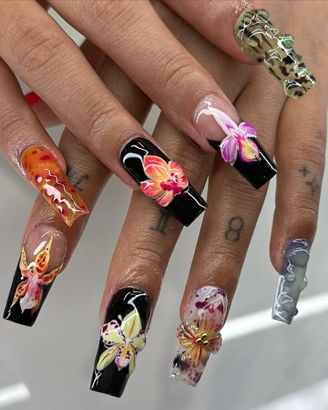 Flower Gel X Nails, Black Orchid Nails, Sculpted Flower Nails, Nail Designs Graduation, Exotic Nails Acrylic, Detailed Nail Designs, Orquideas Nails, Nail Flower Designs, Nail Flowers