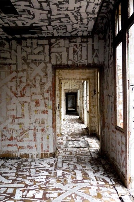 Art Attack, Abandoned Places, Urban Art, Textures Patterns, Interior Architecture, Interior And Exterior, Hallway, Portal, Street Art