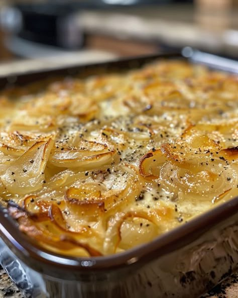 Thanksgiving Potato Dishes, Creamy Onions Side Dish, Baked Onions And Cheese, Baked Vegetables In White Sauce, Roasted Parmesan Creamed Onions, Creamed Onions Recipe Thanksgiving Sides, Southern Thanksgiving Food, Onion Dishes, Onion Side Dish Recipes