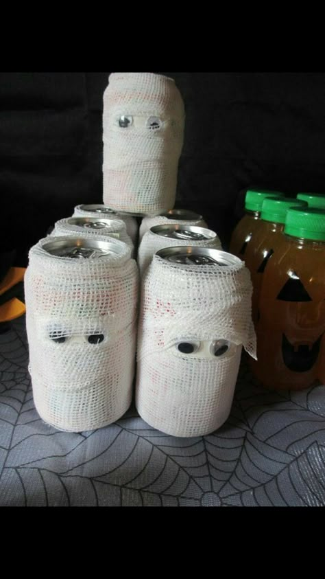 Halloween House Party Decorations, Halloween Mats, Recetas Halloween, Fiesta Halloween, Uhyggelig Halloween, Fun Halloween Food, Halloween Fest, Halloween House Party, Food For Party