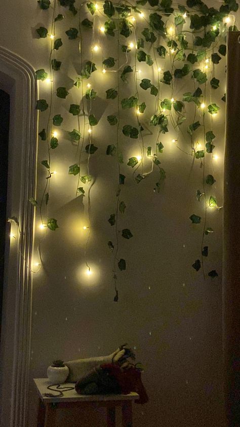 Vine Wall Decor, Stuff For Your Room, Light Combinations, Fairy Lights Room, Dream House Inspiration, Fairy Bedroom, Lights Room, Rumpus Room, Girly Room Decor