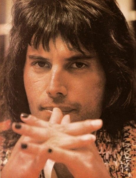 his nails I love him sm Mercury Nails, Freddie Mercury Quotes, Mary Austin, Freddy Mercury, Queen Love, Queen Photos, Roger Taylor, Queen Freddie Mercury, Queen Pictures