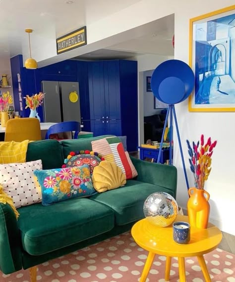 Colorful Eccentric Decor, Primary Color Decor, Primary Color Living Room, Primary Color Apartment, Primary Colors Decor, Orange Maximalist Living Room, Modern Colorful Living Room, Yellow Maximalist Room, Orange Sofa Living Room Ideas