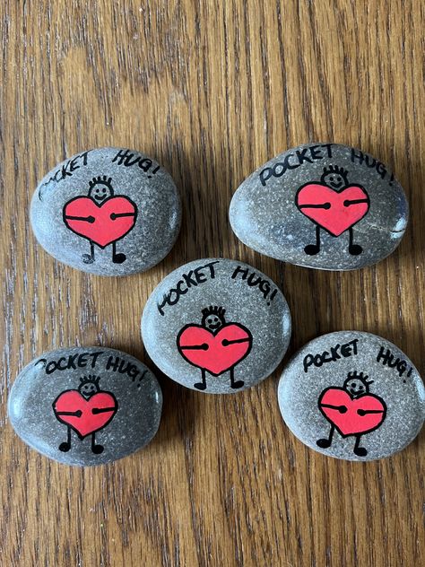 Pocket Hug Rock Painting, Pocket Hug Painted Rocks, Pocket Hug Rocks, Rock Projects, Diy Rock Art, Rock Painting Ideas, Happy Stones, Pocket Hug, Painted Rocks Diy