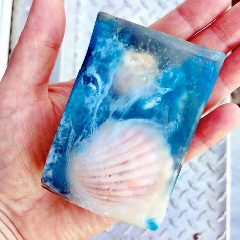 Seashell Soap, Aloe Face Mask, Solid Perfume Recipes, Seasonal Skincare, Soap Making Tutorials, Beach Soap, Savon Diy, Mermaid Soap, Soap Tutorial