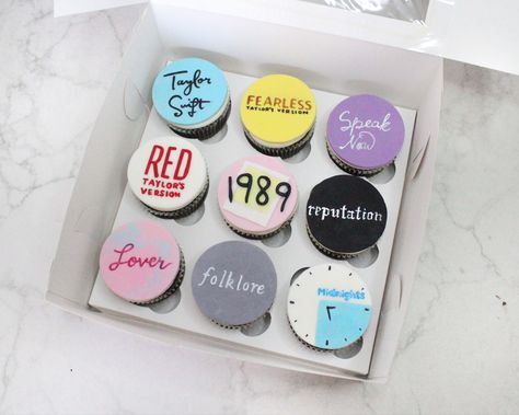 Folklore Cupcakes Taylor Swift, Music Lover Birthday Cake, Taylor Swift Eras Cake Ideas Birthday, Taylor Swift Era Cupcakes, Taylor Swift Cookies Eras, Taylor Swift Eras Tour Cupcakes, Taylor Swift Album Cupcakes, Taylor Swift Themed Cake Pops, Taylor Swift Lover Cupcakes