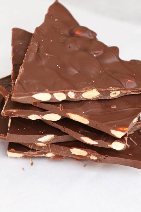 Dark Chocolate Almond Bark, Almond Bark Recipes, Candle Heater, Chocolate Bark Recipe, Dark Chocolate Almonds, Homemade Candy, Almond Bark, Bark Recipe, Chocolate Almond