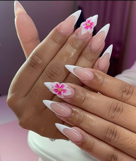 Stiletto Nails Designs Short, Maintenance Week, Faux Locs Marley Hair, Simple Stiletto Nails, Almonds Nails, Long French Nails, Silhouette Nails, Nails Ideas 2023, Gold Acrylic Nails