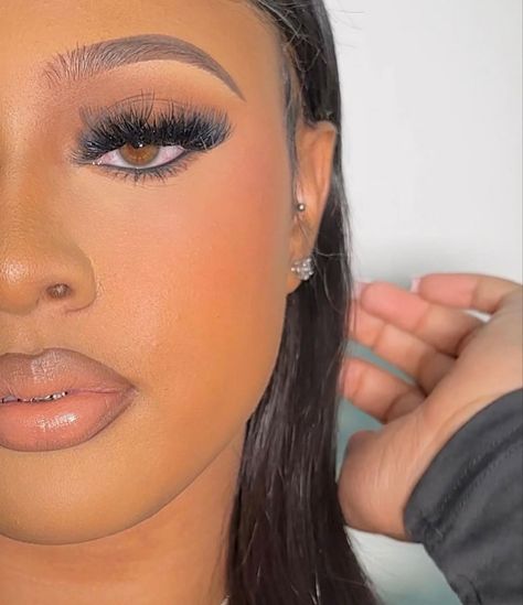 Black Waterline, Glamour Makeup Looks, Makeup Beauty Room, Natural Glam Makeup, Glitter Makeup Looks, Soft Makeup Looks, Makeup For Black Skin, Birthday Makeup, Brown Skin Makeup