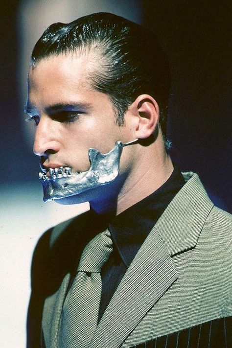 Shaun Leane aluminum jaw. Alexander McQueen, Spring 1998. Crazy Party, Shaun Leane, Jaw Bone, Costume Design, Slow Fashion, Runway Fashion, Metal Working, Party Outfit, Alexander Mcqueen