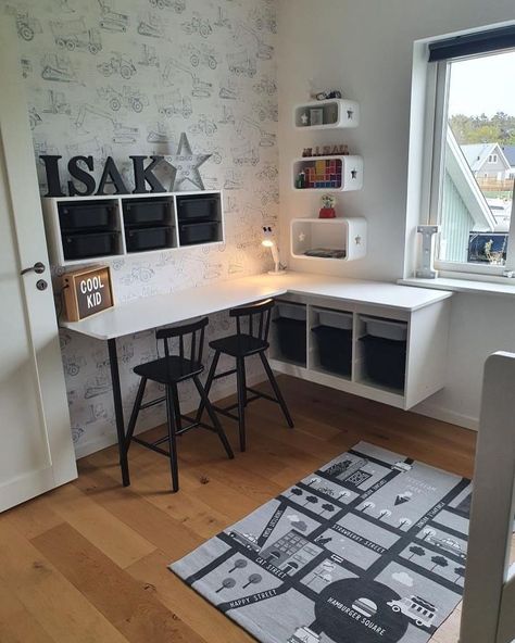 Här får ni följa: on Instagram: “Hörn kan ibland vara lite kluriga att möblera. Men detta var ju super grymt inspo👏🏻. Snacka om att maxa ytan med trofast. 🔨 Perfekt…” Trofast Ikea, Craft Area, Boys Bedrooms, Wall Storage, Boy's Bedroom, Kids Playroom, Boys Room, Toy Storage, Boy's Room