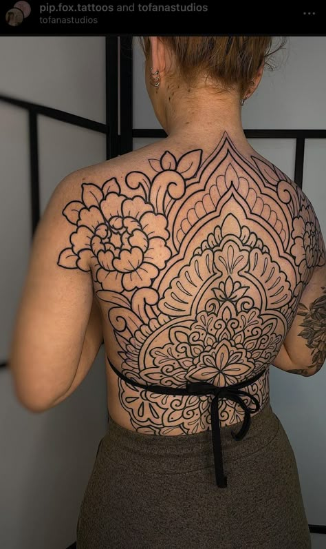 Mandala Tattoo Leg, Floral Back Tattoos, Backpiece Tattoo, Girl Back Tattoos, Back Piece Tattoo, Back Of Neck Tattoo, Tattoos For Women Flowers, Tattoed Women, Up Tattoo