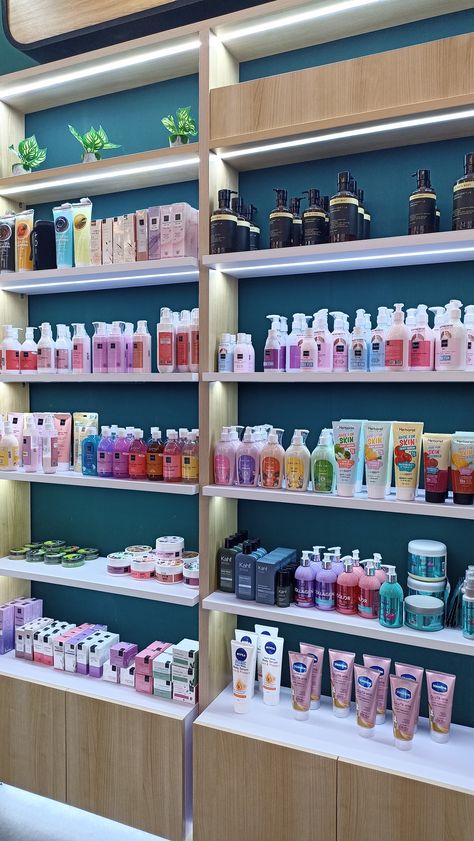 Cosmetic Shop Interior Design Shelves, Cosmetics Shop Interior Design, Cosmetic Shop Design Ideas, Cosmetics Shop Design Store Interiors, Cosmetic Display Design, Perfume Shop Interior Design, Cosmetic Shop Interior Design, Boutique Shop Interior, Cosmetic Stores