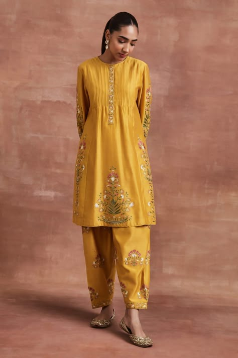 Buy Yellow Chanderi Silk And Naksh & Kurta Set For Women by Sue Mue Online at Aza Fashions. Suits 2023, Embroidery Suits Punjabi, Haldi Outfits, Clothing Store Interior, Haldi Outfit, Aari Design, Salwar Pattern, Embroidered Kurti, Zari Embroidery