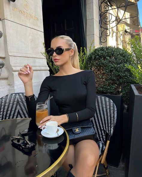 Louise 🧿 on Instagram: "Unposted coffee break ☕️🤍 • • #bloggerstyle #90sfashion #90sstyle #parisiancoffee #cafeparis #pariscafe #cafelover #parisienne" Coffee Girl, Paris Cafe, Coffee Break, Louis Vuitton Speedy Bag, 90s Fashion, Fashion Blogger, Top Handle Bag, Louis Vuitton, Street Style