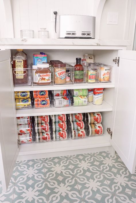 How I Organize my Pantry... – Rachel Parcell, Inc. Organize My Pantry, Small Pantry Organization Ideas, Organization Ideas Kitchen, Pantry Inspiration, Small Pantry Organization, Pantry Organisation, Pantry Room, Closet Hacks Organizing, Pantry Organization Ideas