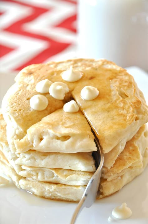 Minimalist Baker :: White Chocolate Macadamia Nut Pancakes! Macadamia Nut Pancakes, White Chocolate Macadamia Nut, Pancakes Vegan, Dessert Oreo, Vegan White Chocolate, White Chocolate Macadamia, White Chocolate Chip, Chocolate Macadamia, Minimalist Baker