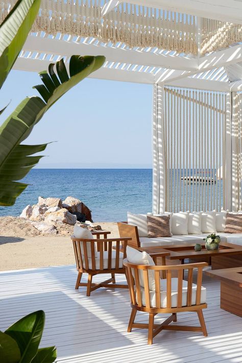 Restaurant Overlooking The Sea, Beach Club Interior Design, Private Beach Resort, Beach Hotel Interior Design, Beach Resort Interior Design, Beach Hotel Photography, Beach Resort Photography, Hotel Beach Design, Luxury Beach Resort Aesthetic